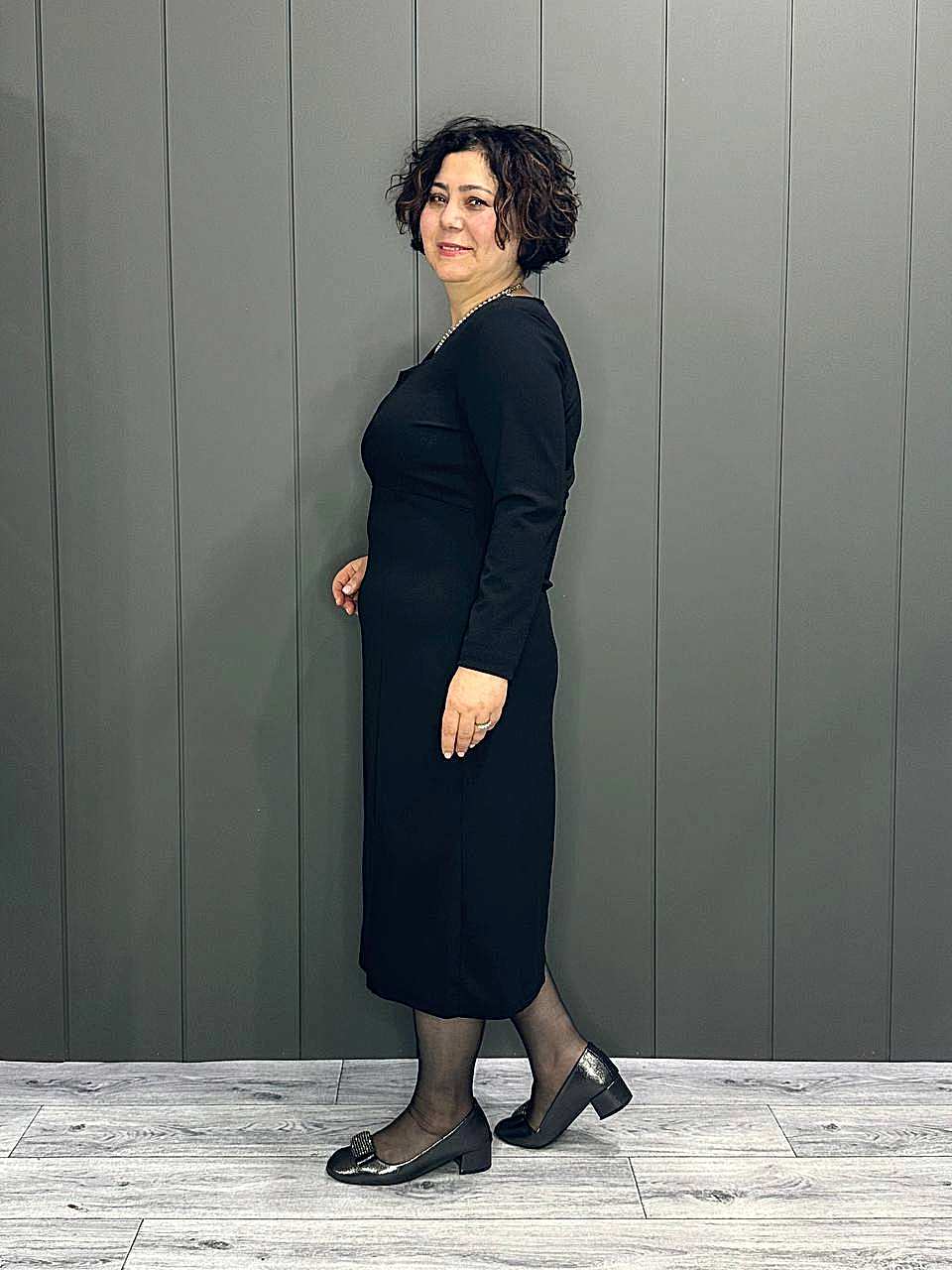 Yırtmaç Detaylı Kare Yaka Elbise Siyah