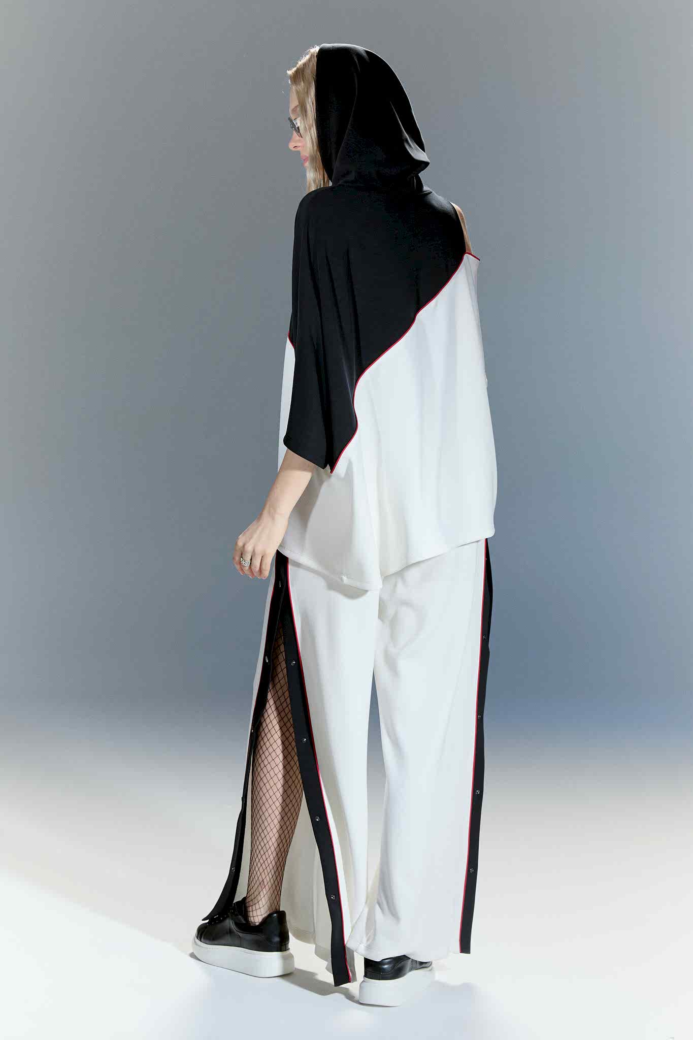 Tek Omzu Açık Kapüşonlu Oversize Üst