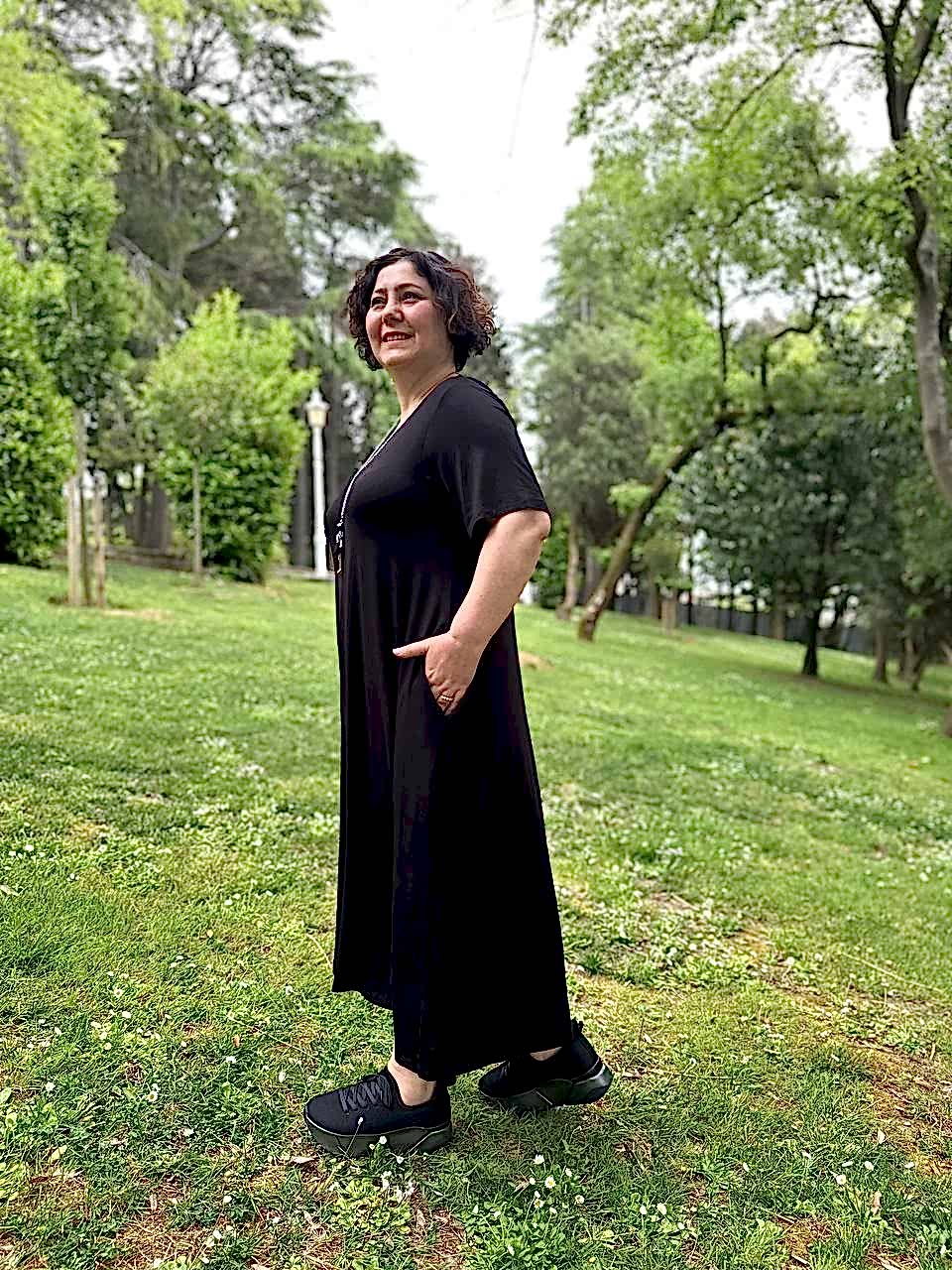 O Yaka Likralı Viskon Elbise Siyah